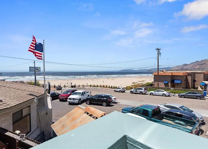 Beach House Inn & Suites