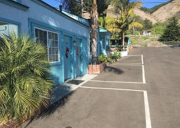 Motel: The Palomar Inn