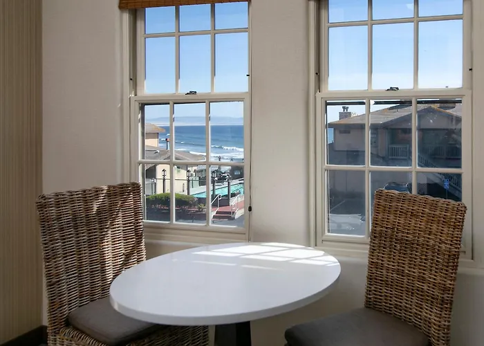 Cottage Inn By The Sea